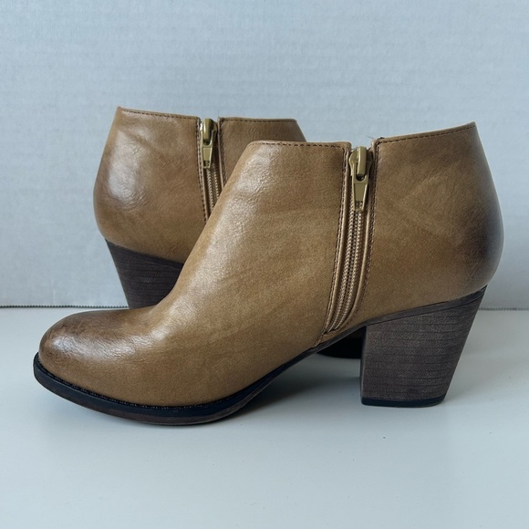 Mata Women’s Booties - Tan / Brown - Sz 7 - Picture 7 of 14